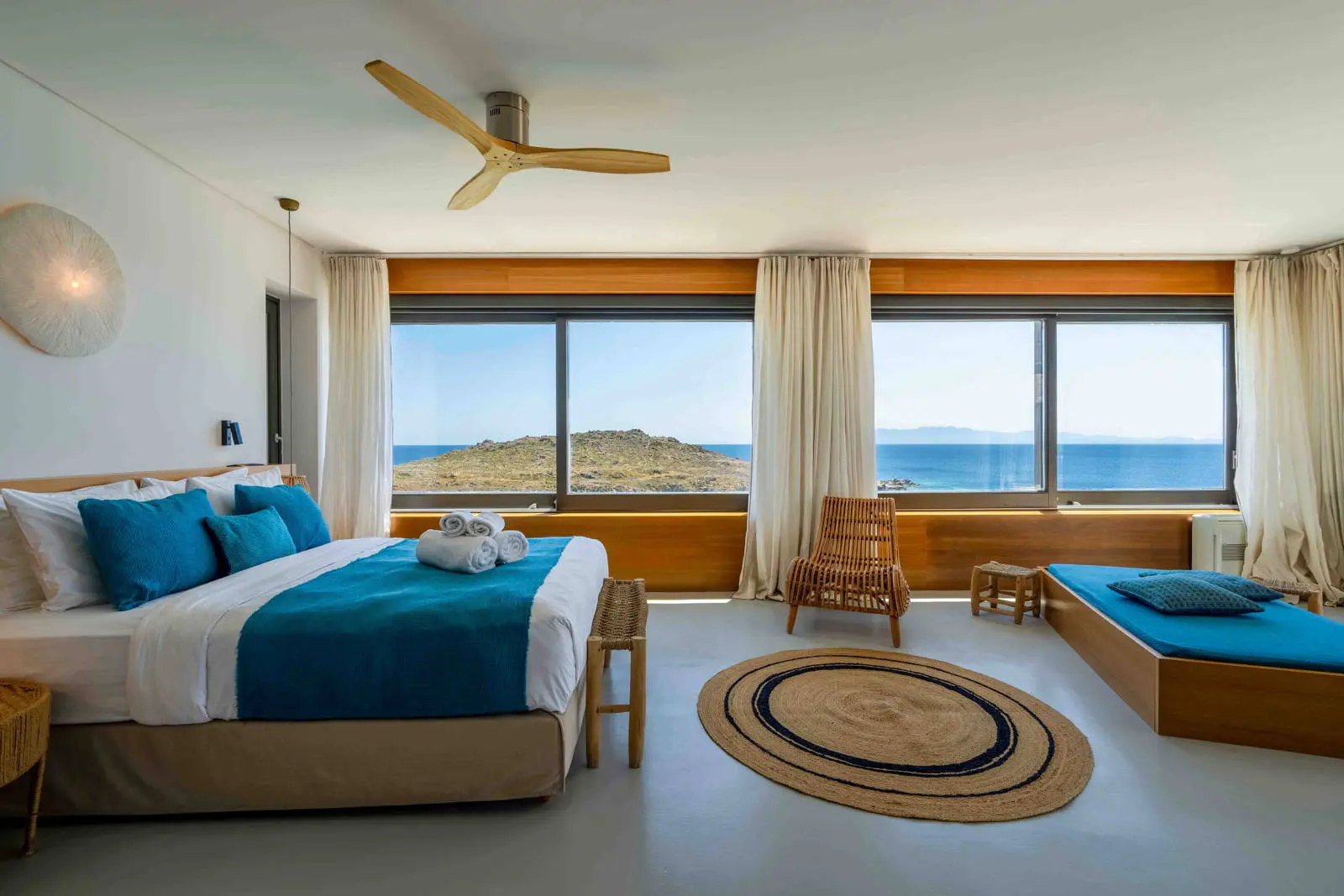 bh-e3e66be0f3a6 Exclusive waterfront 6-Bedroom villa in a private gated community in Mykonos