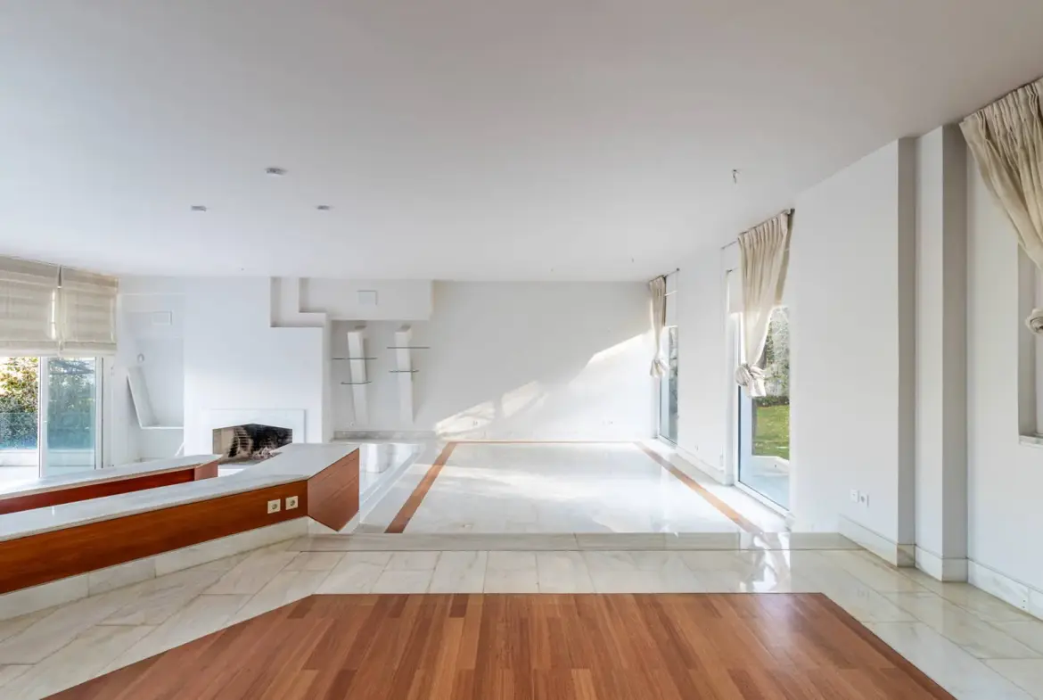 Detached house of 645 sq.m. with unobstructed views