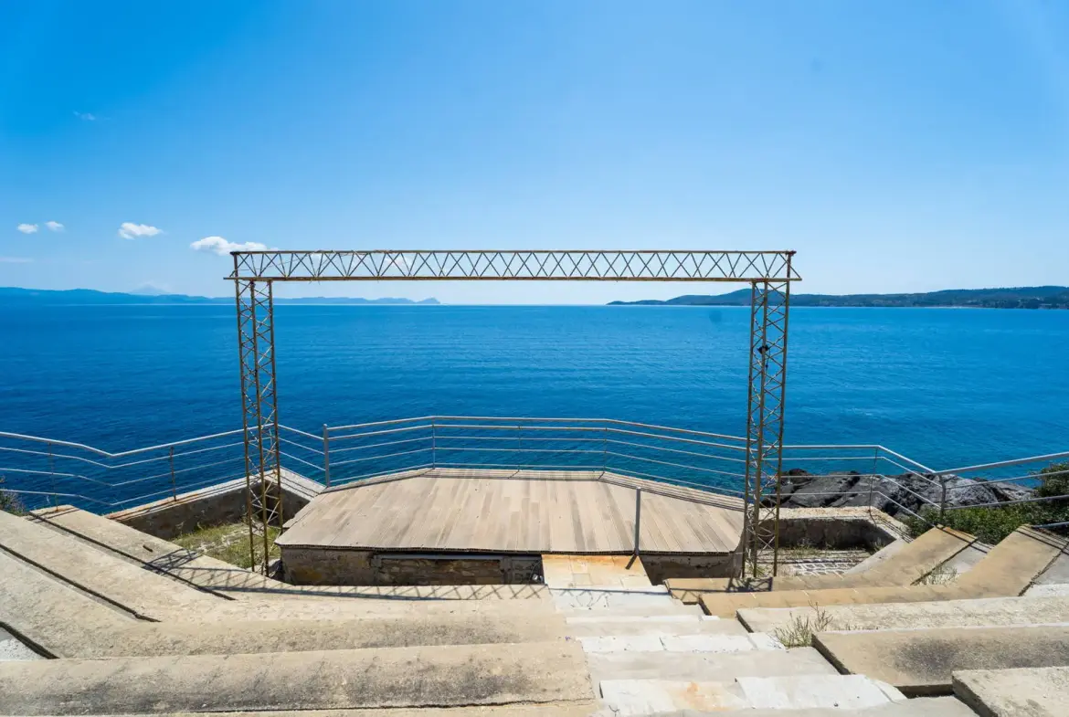 Seaside luxury villa in Paliouri