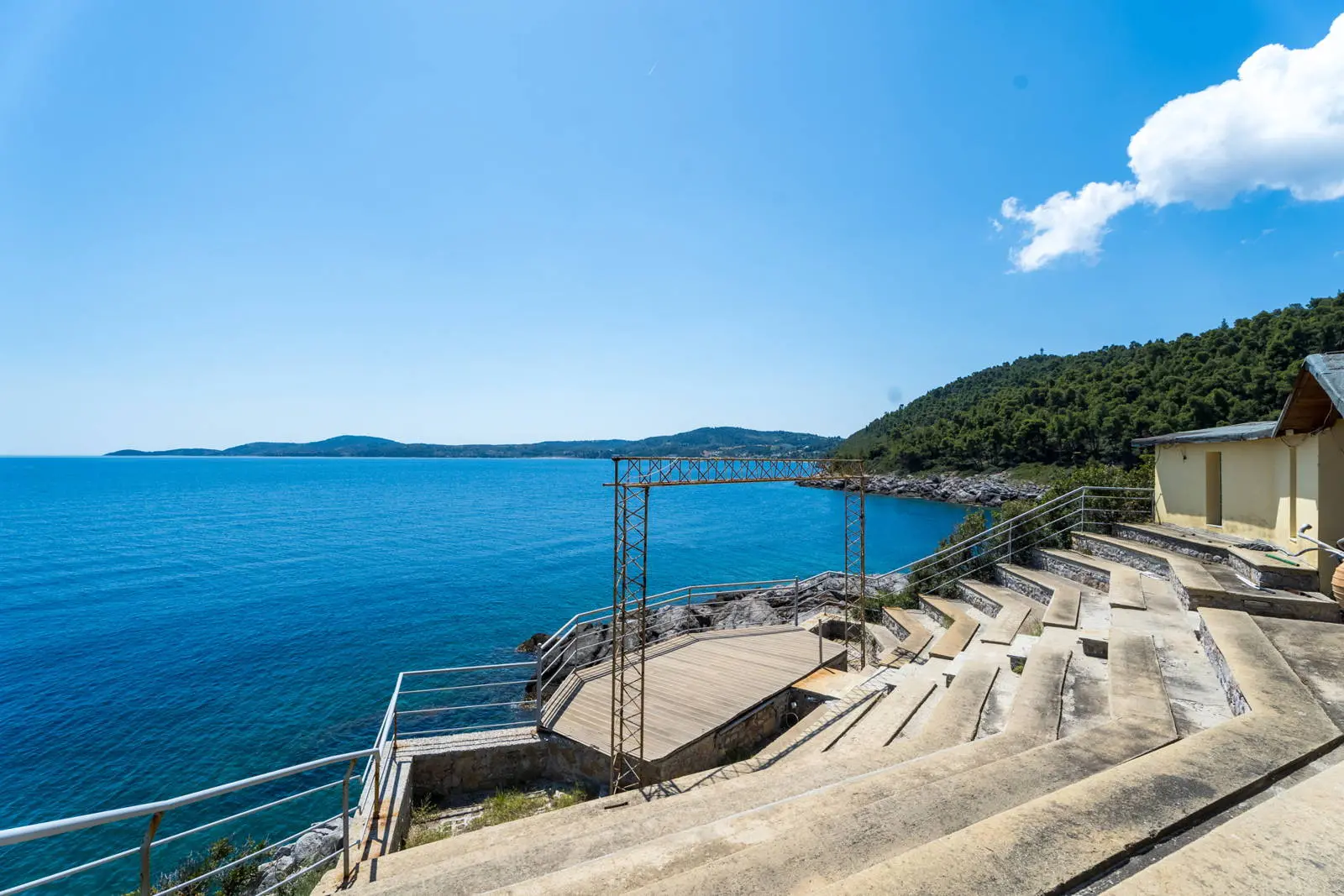 Seaside luxury villa in Paliouri