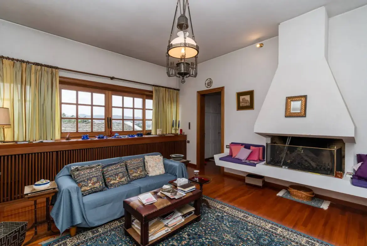 Unique residence with pool in Ekali