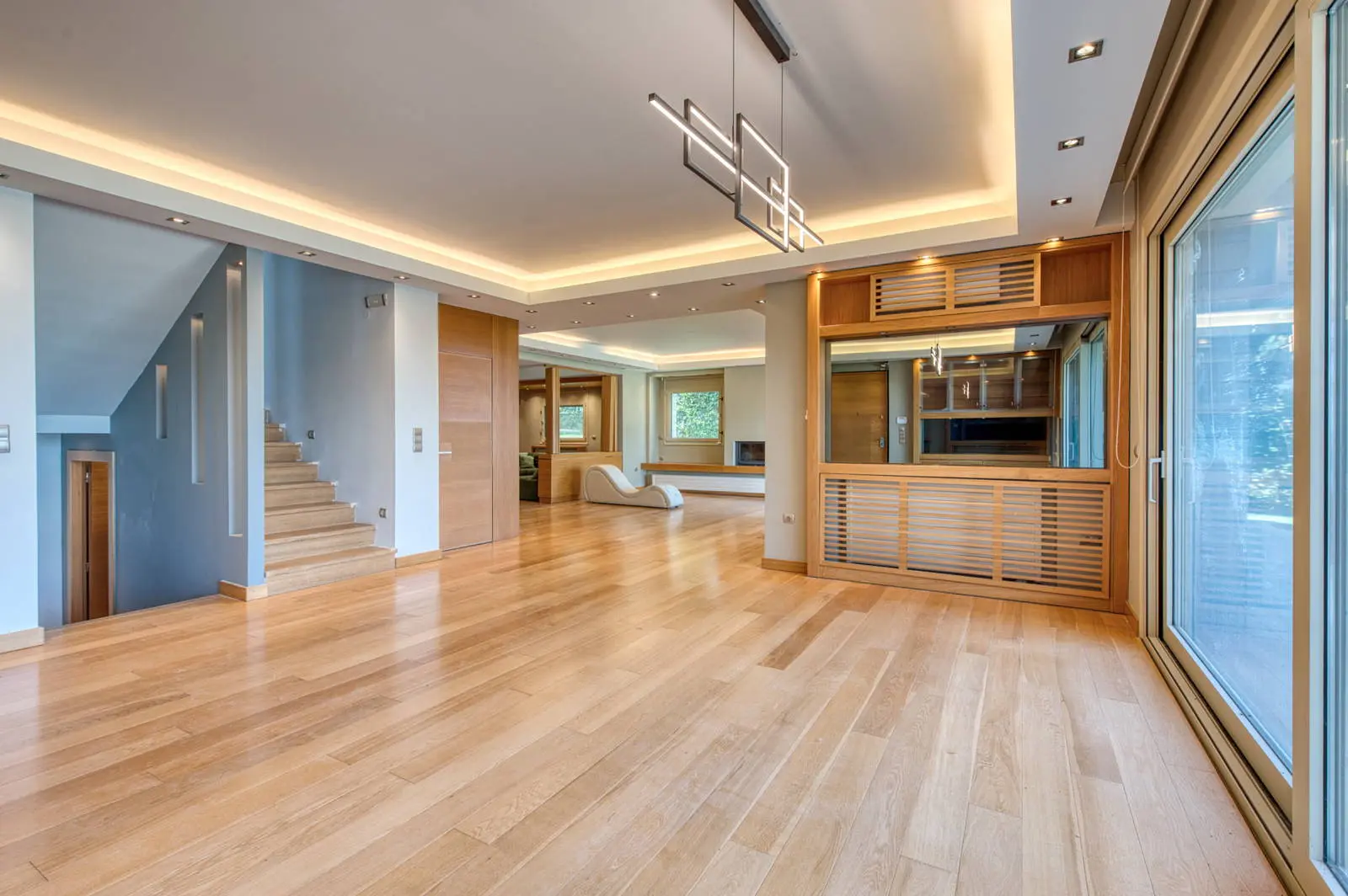 Luxurious detached house of 700 sq.m. of high aesthetics