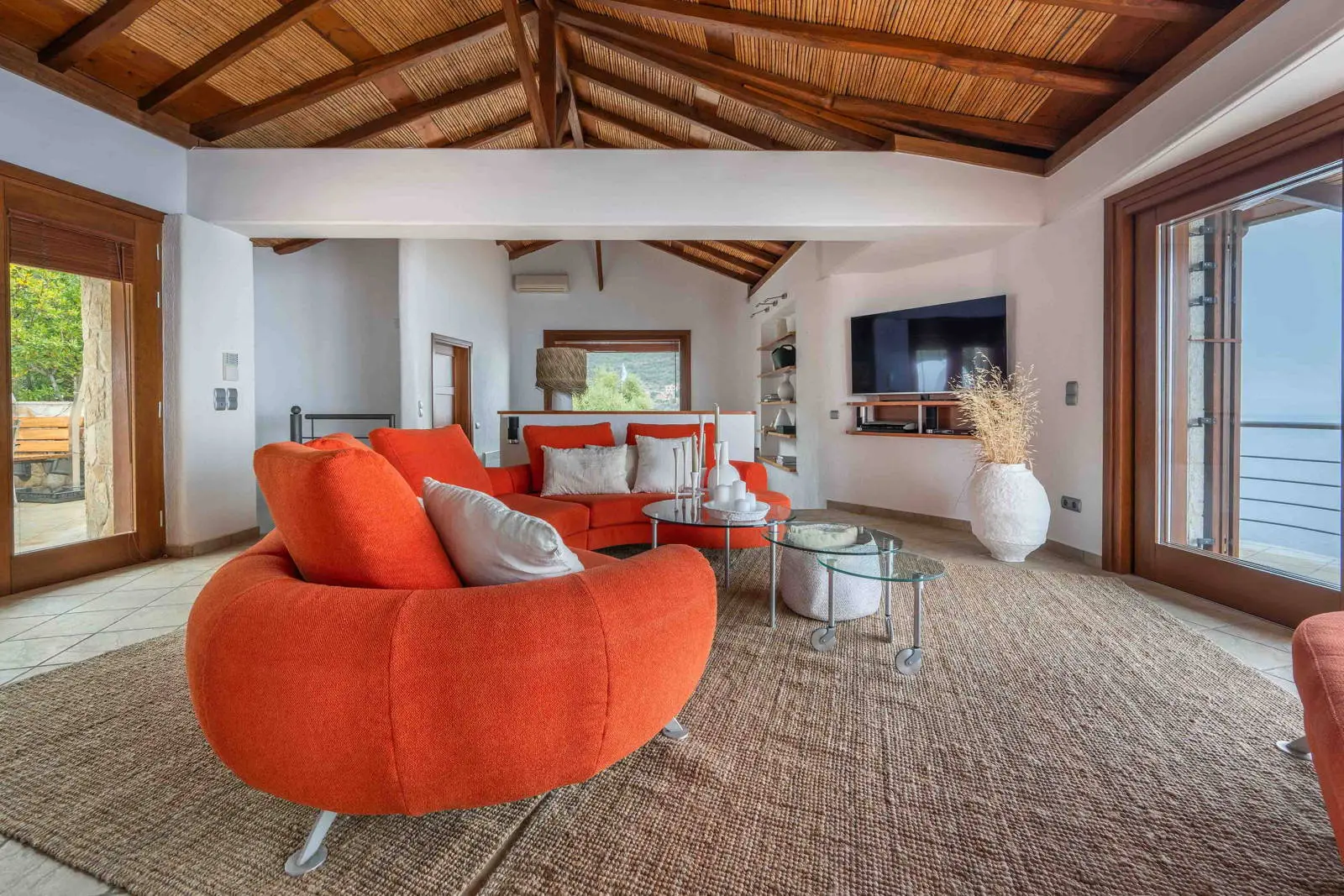 Seafront villa with spa and seafront maisonette with panoramic views in Pera Melana, Arcadia