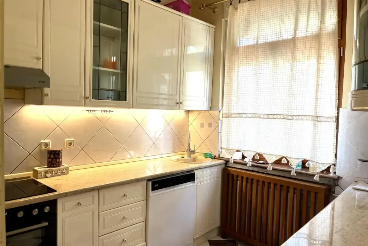 Spacious apartment in Voždovac with 5 bedrooms and a private courtyard