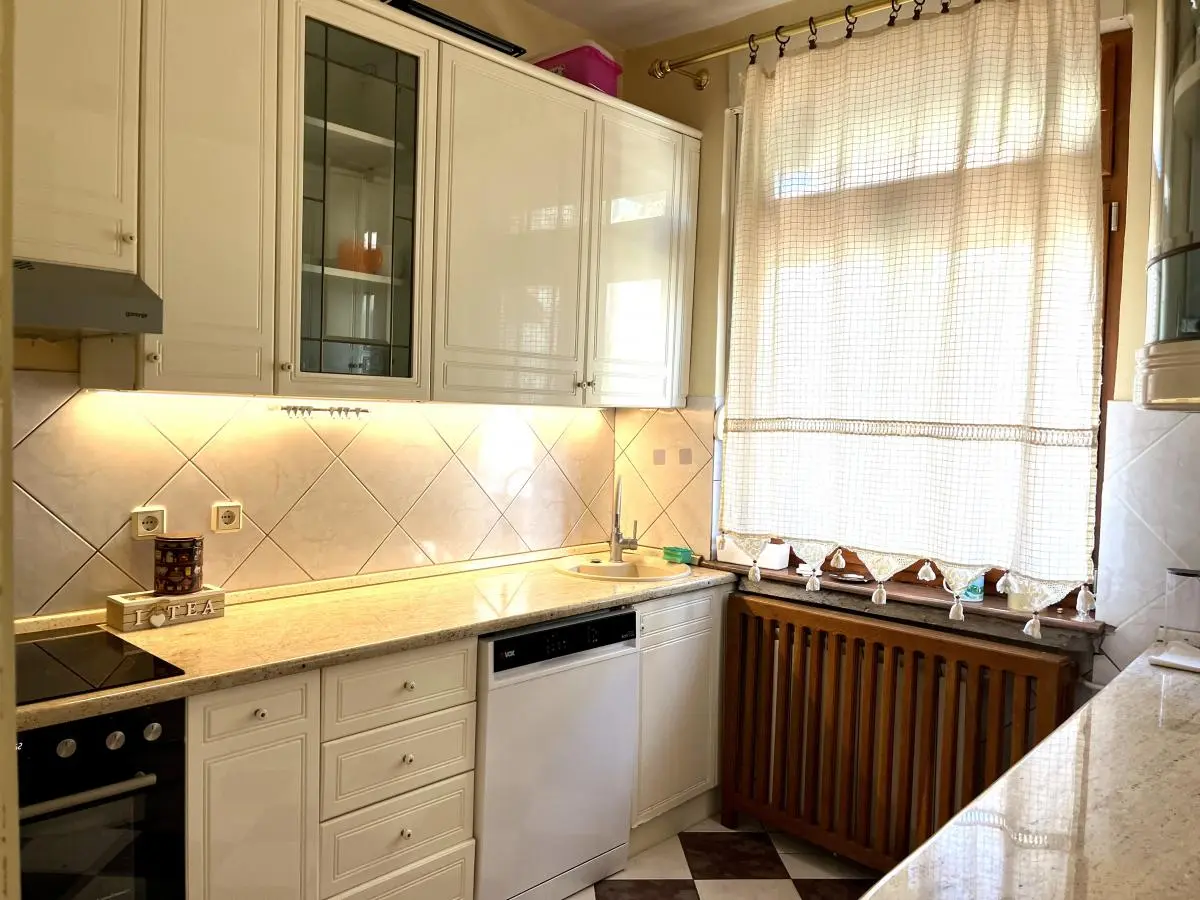 bh-ec4439ad18d2 Spacious apartment in Voždovac with 5 bedrooms and a private courtyard