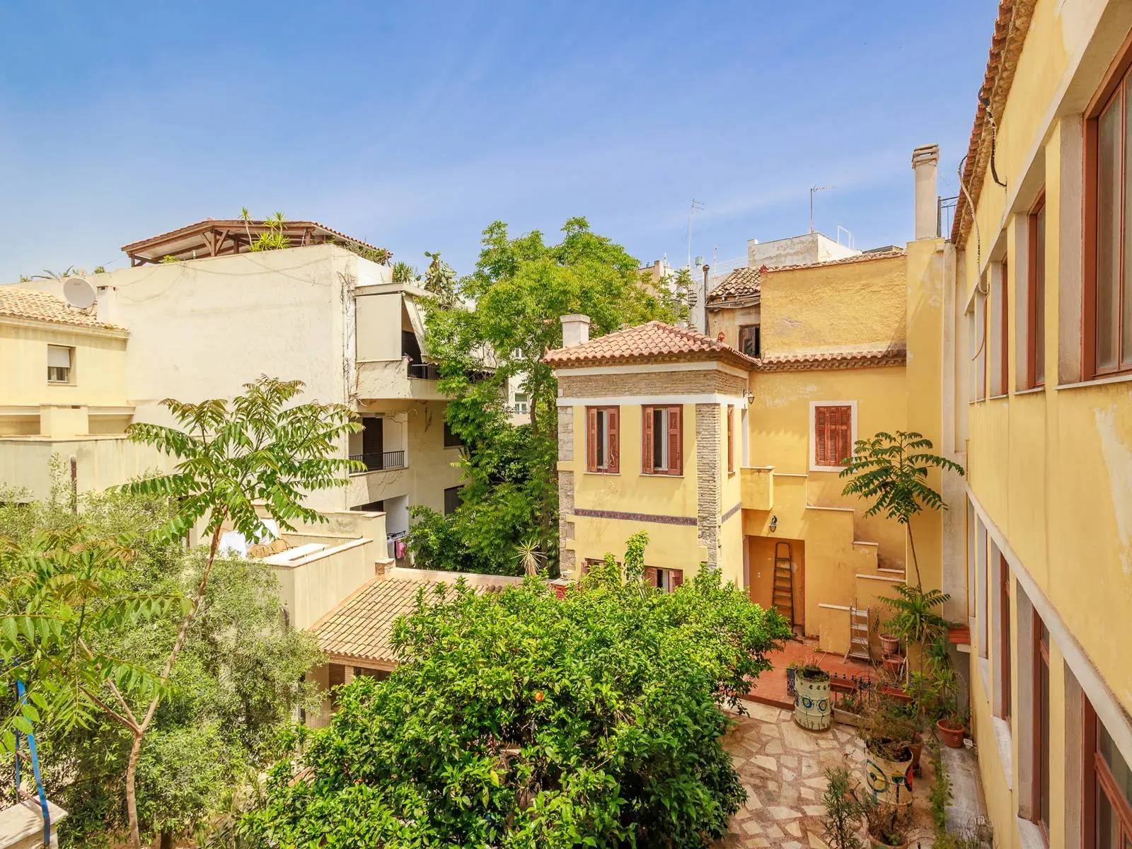 Historic detached house in Plaka with large courtyard