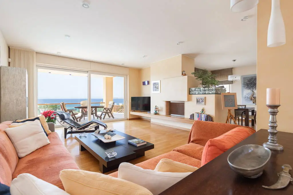 Luxurious 4 bedroom villa with panoramic sea views in Lagonisi