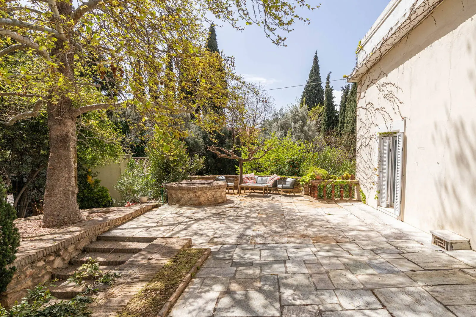 bh-ef6ea69f9c74 Historic mansion on a 2,260 sq.m. plot