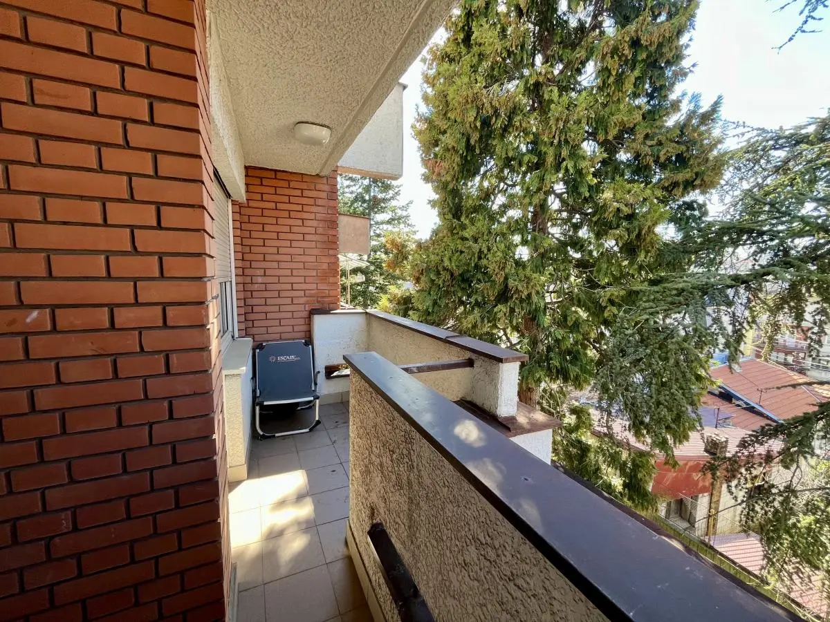 bh-efc41c18d9c0 Spacious apartment in Voždovac with 5 bedrooms and a private courtyard