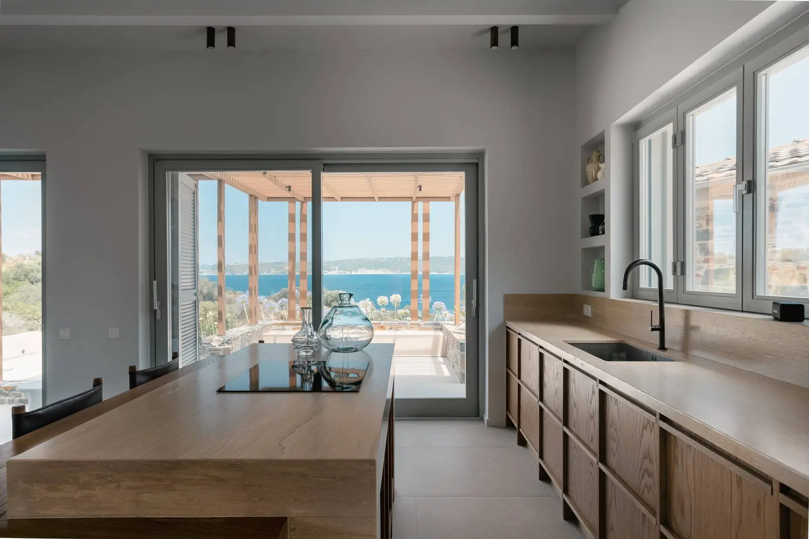 bh-f2622e58c182 High quality design villa with beach access