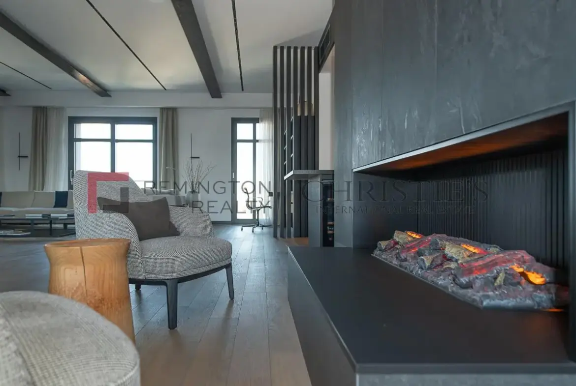Exclusive Full-Floor Residence in the Heart of the City