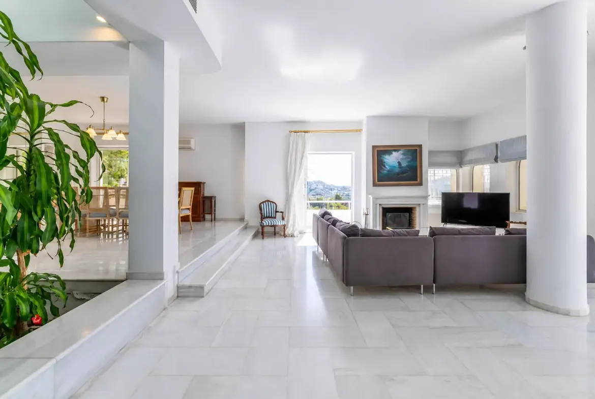 Front sea view villa with private pool in Lagonisi