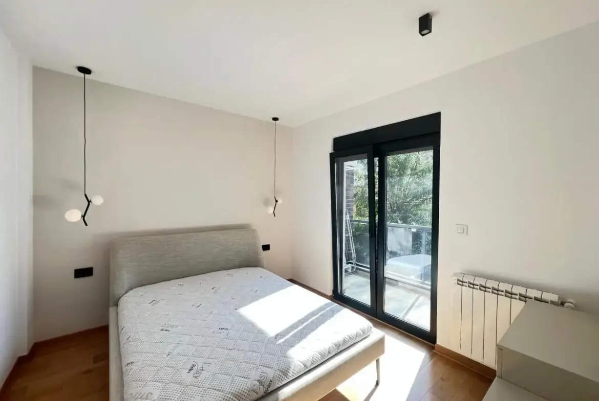 Luxurious four-room apartment in Vračar in a new building with a smart system