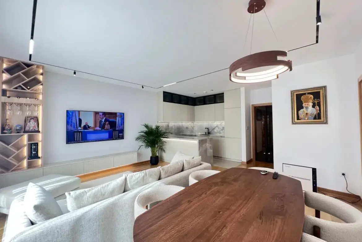 Luxurious four-room apartment in Vračar in a new building with a smart system