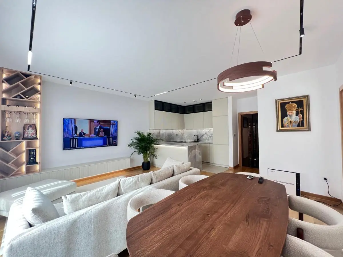 Luxurious four-room apartment in Vračar in a new building with a smart system