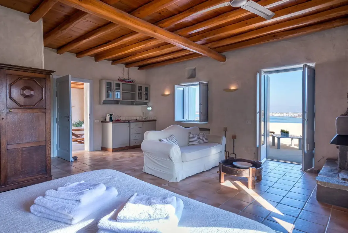 Distinctive-style villa in Kolymbithres, Paros