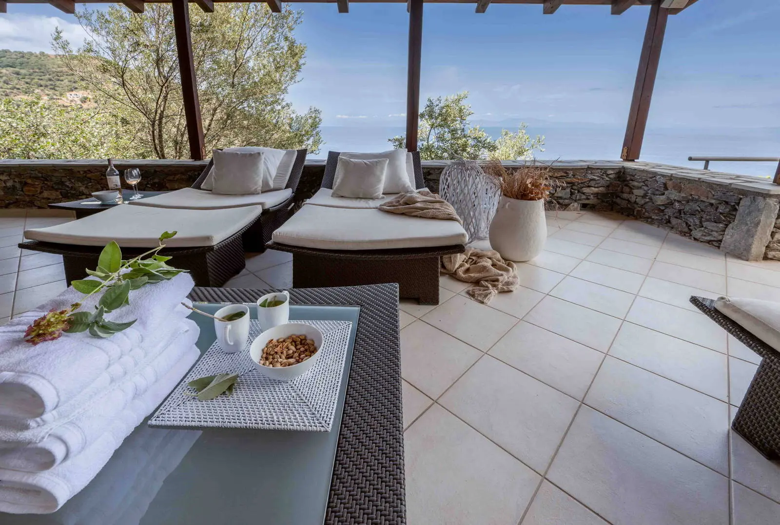Seafront villa with spa and seafront maisonette with panoramic views in Pera Melana, Arcadia