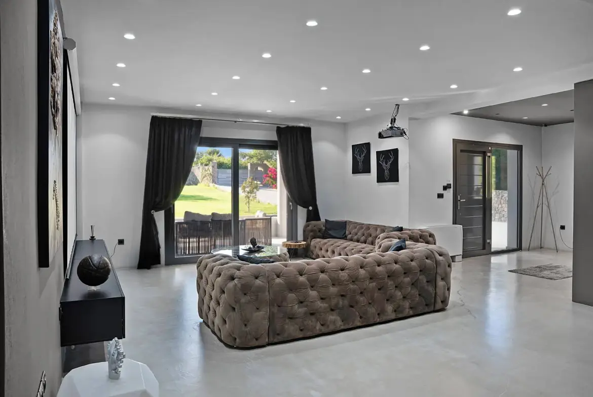 High-End villa with gym & jacuzzi in Corfu
