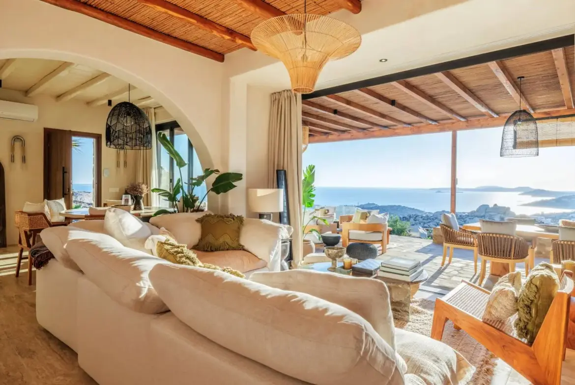 Aesthetic villa with panoramic sea views and infinity pool in Mykonos