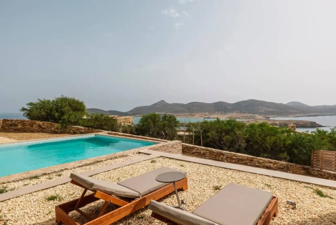Antiparos exclusive villa with 5 private suites