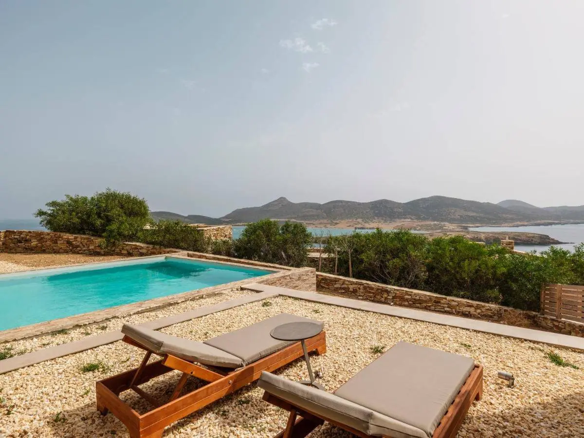 Antiparos exclusive villa with 5 private suites