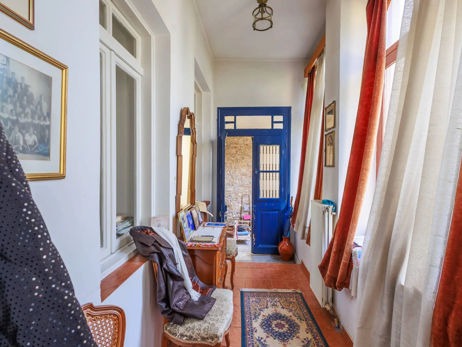 Historic detached house in Plaka with large courtyard