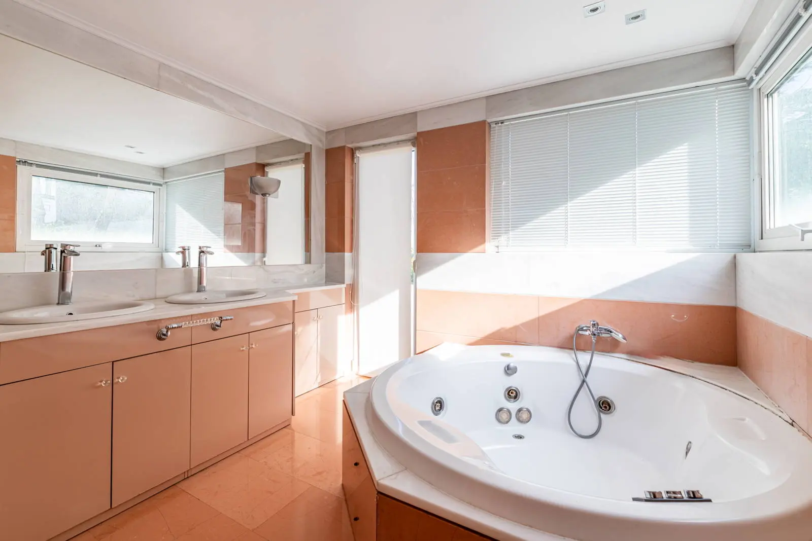 bh-f9d569a1b3be Detached house of 645 sq.m. with unobstructed views