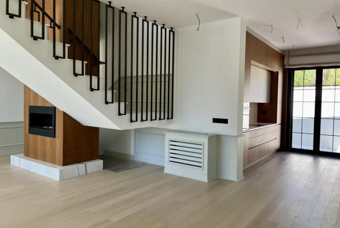 Modern Villa with a Swimming Pool in Avala