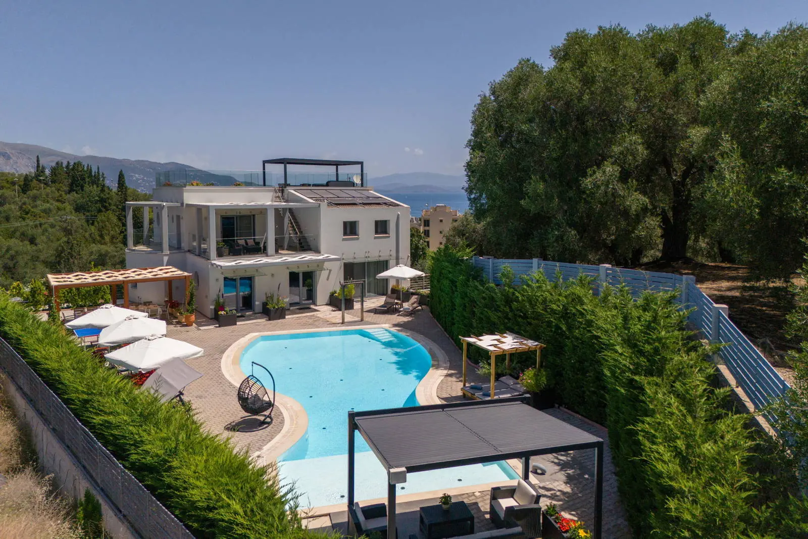 Exquisite mansion with luxurious amenities in Kommeno, Corfu