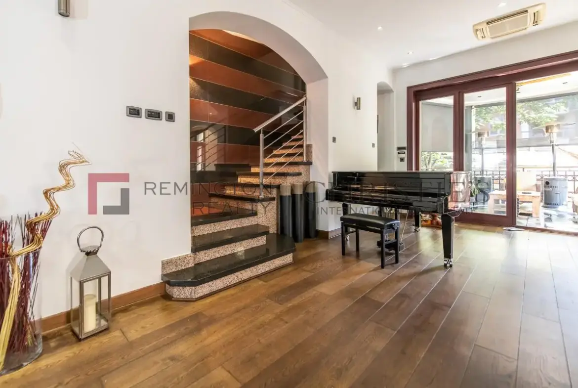 Distinguished City Villa in the Heart of the Urban Core