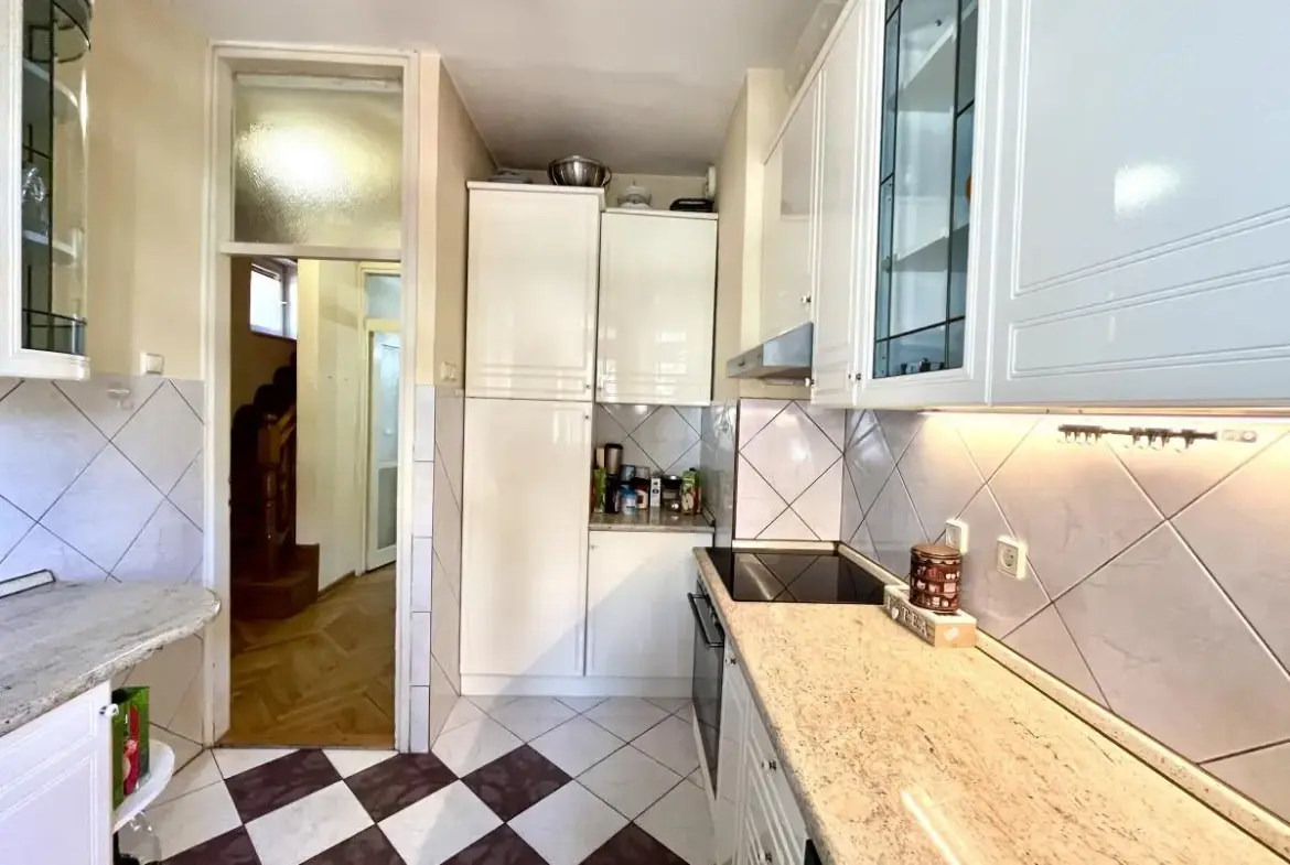 Spacious apartment in Voždovac with 5 bedrooms and a private courtyard