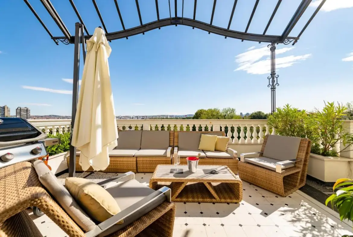 Penthouse in the Diplomatic Quarter with Panoramic Views