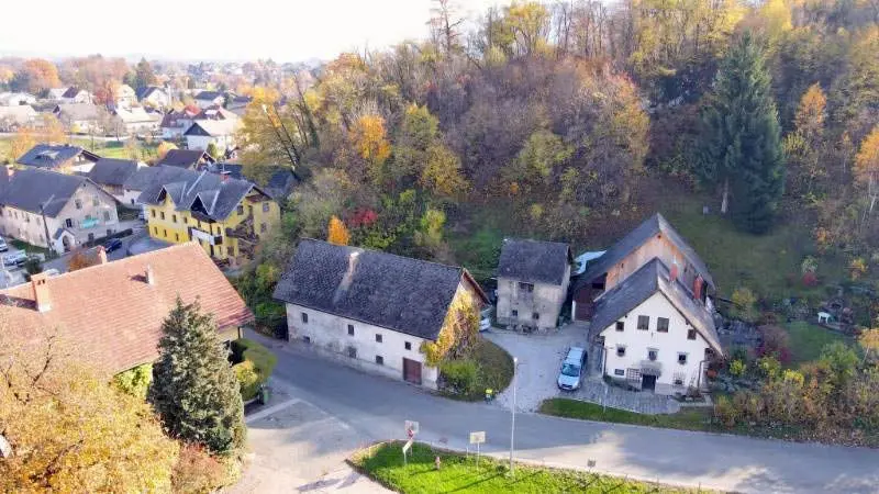 Bled – Authentic farmhouse with a barn, or a great investment opportunity, on a very desirable location in Bled