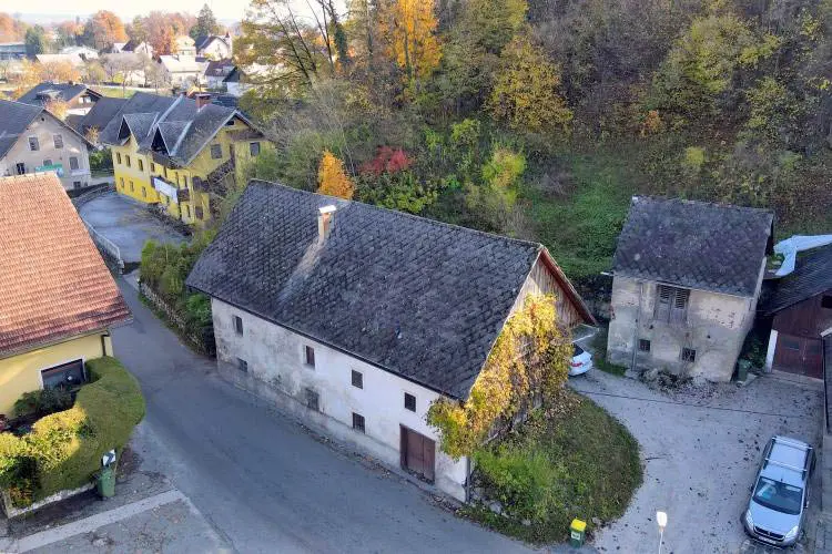 Bled – Authentic farmhouse with a barn, or a great investment opportunity, on a very desirable location in Bled
