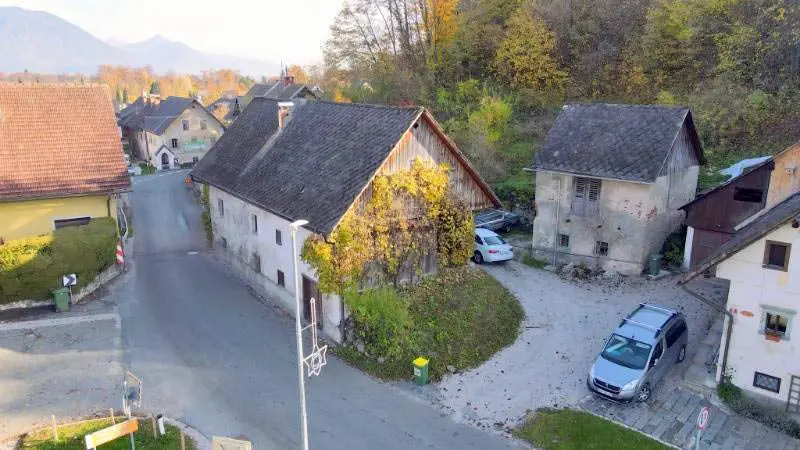 Bled – Authentic farmhouse with a barn, or a great investment opportunity, on a very desirable location in Bled