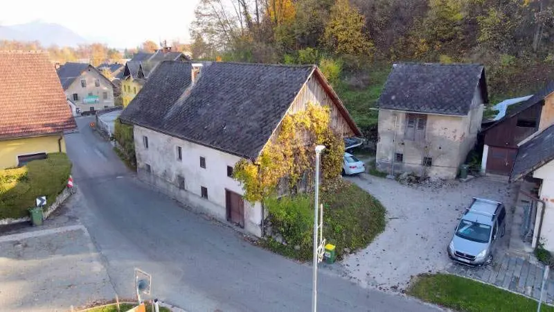 Bled – Authentic farmhouse with a barn, or a great investment opportunity, on a very desirable location in Bled