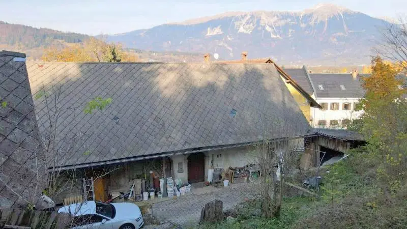 Bled – Authentic farmhouse with a barn, or a great investment opportunity, on a very desirable location in Bled