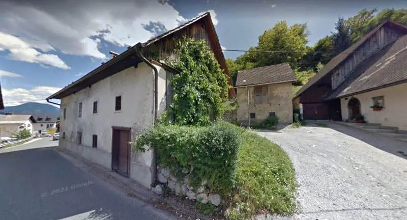 Bled – Authentic farmhouse with a barn, or a great investment opportunity, on a very desirable location in Bled