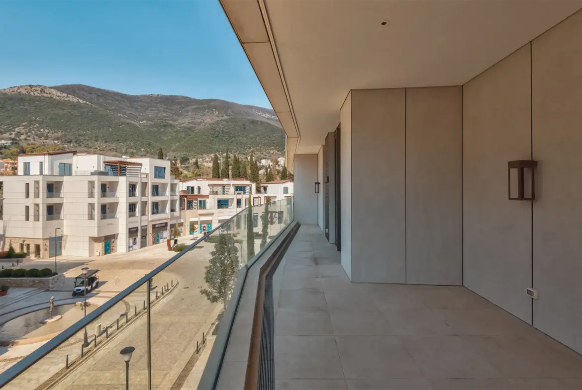 Spacious and modern three-bedroom apartment in Marina Residences