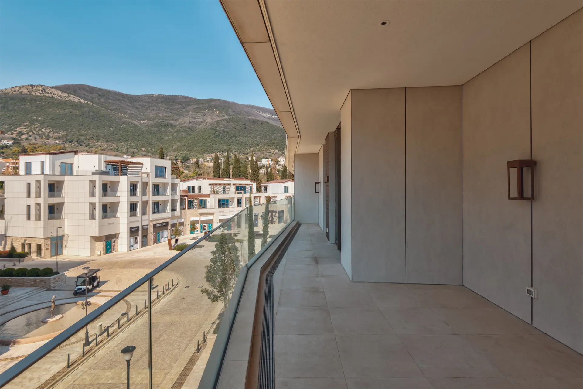 Spacious and modern three-bedroom apartment in Marina Residences
