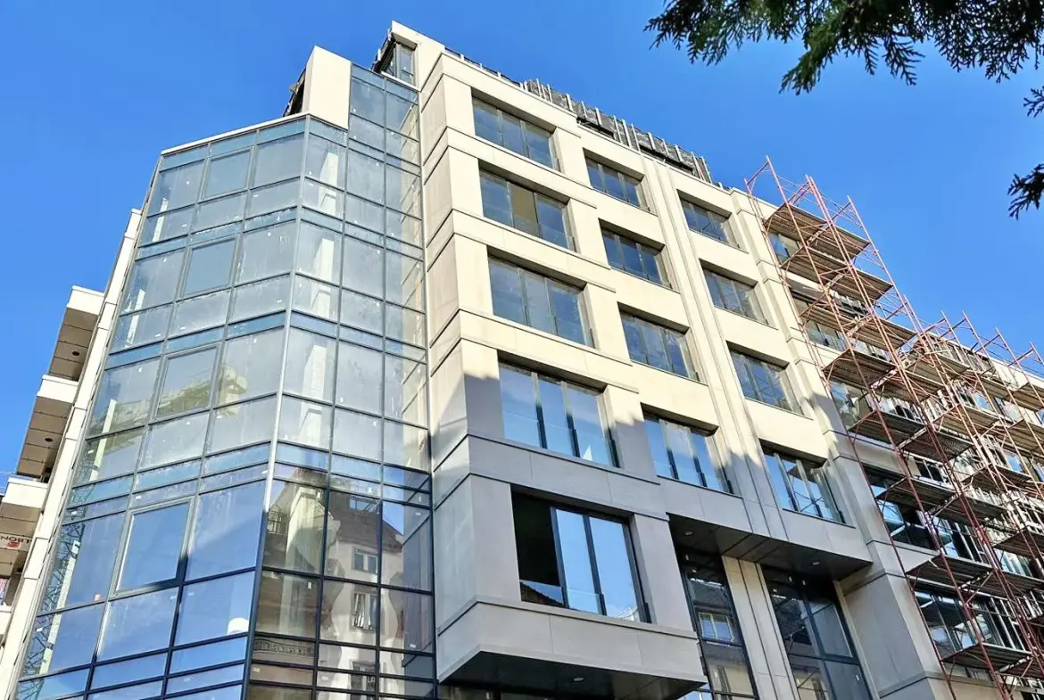 Three-room apartment in a luxury building in Lozenets for sale