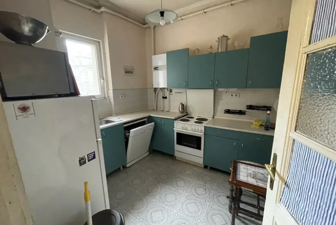 Spacious floor of an aristocratic house in the ideal center of Sofia for sale