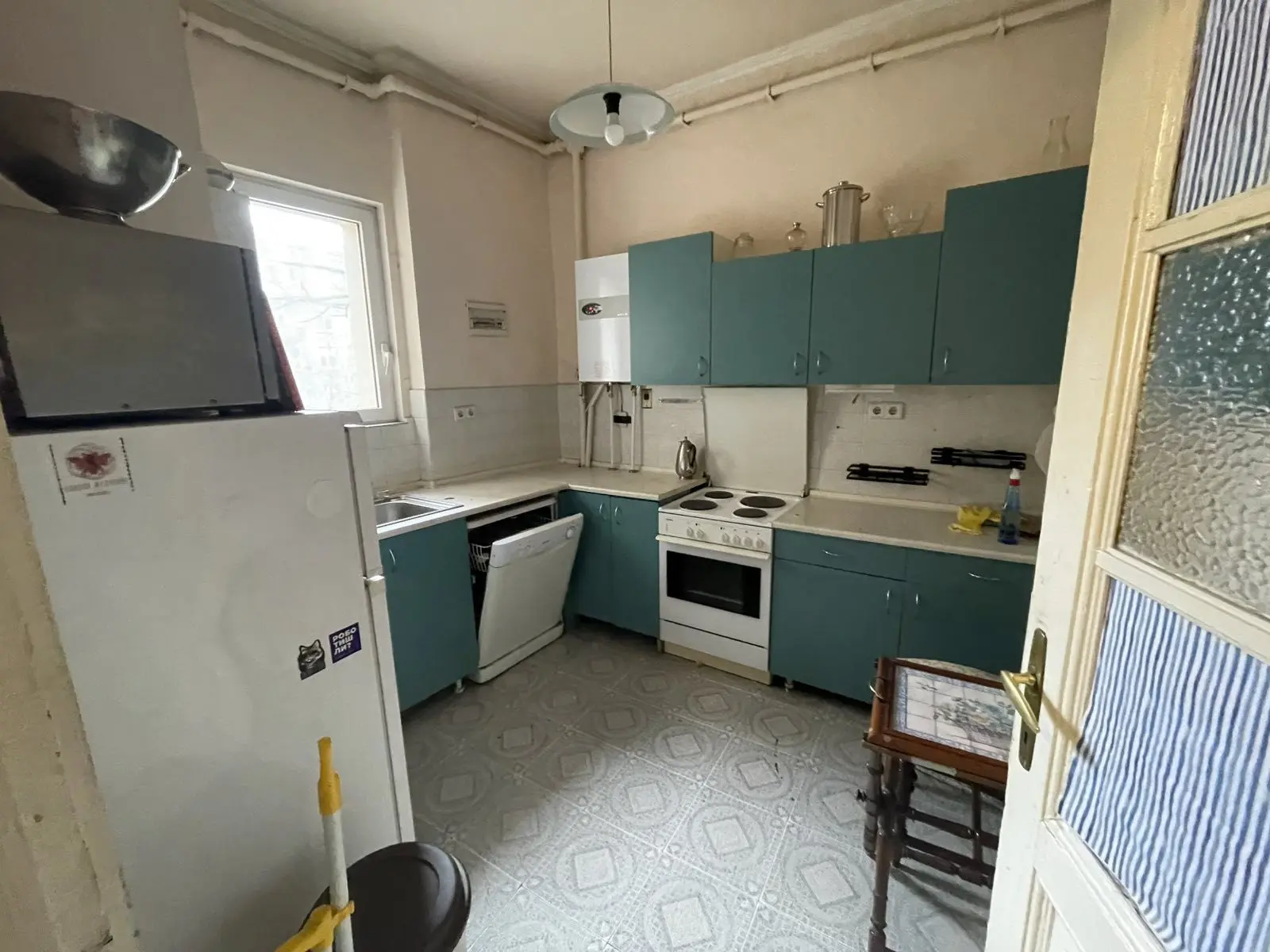 Spacious floor of an aristocratic house in the ideal center of Sofia for sale