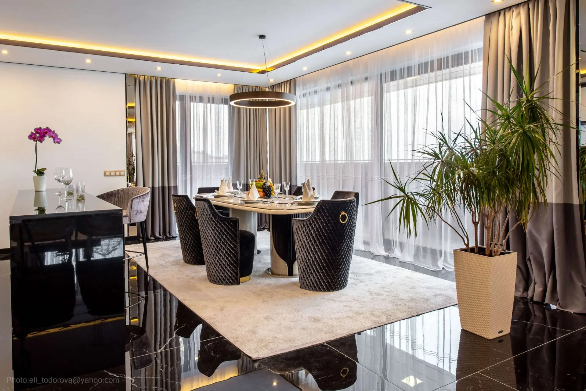 Luxury apartment in a complex on the first line to the beach