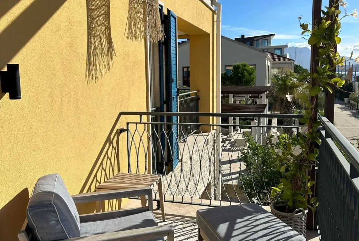 Three-Bedroom Apartment, Portonovi