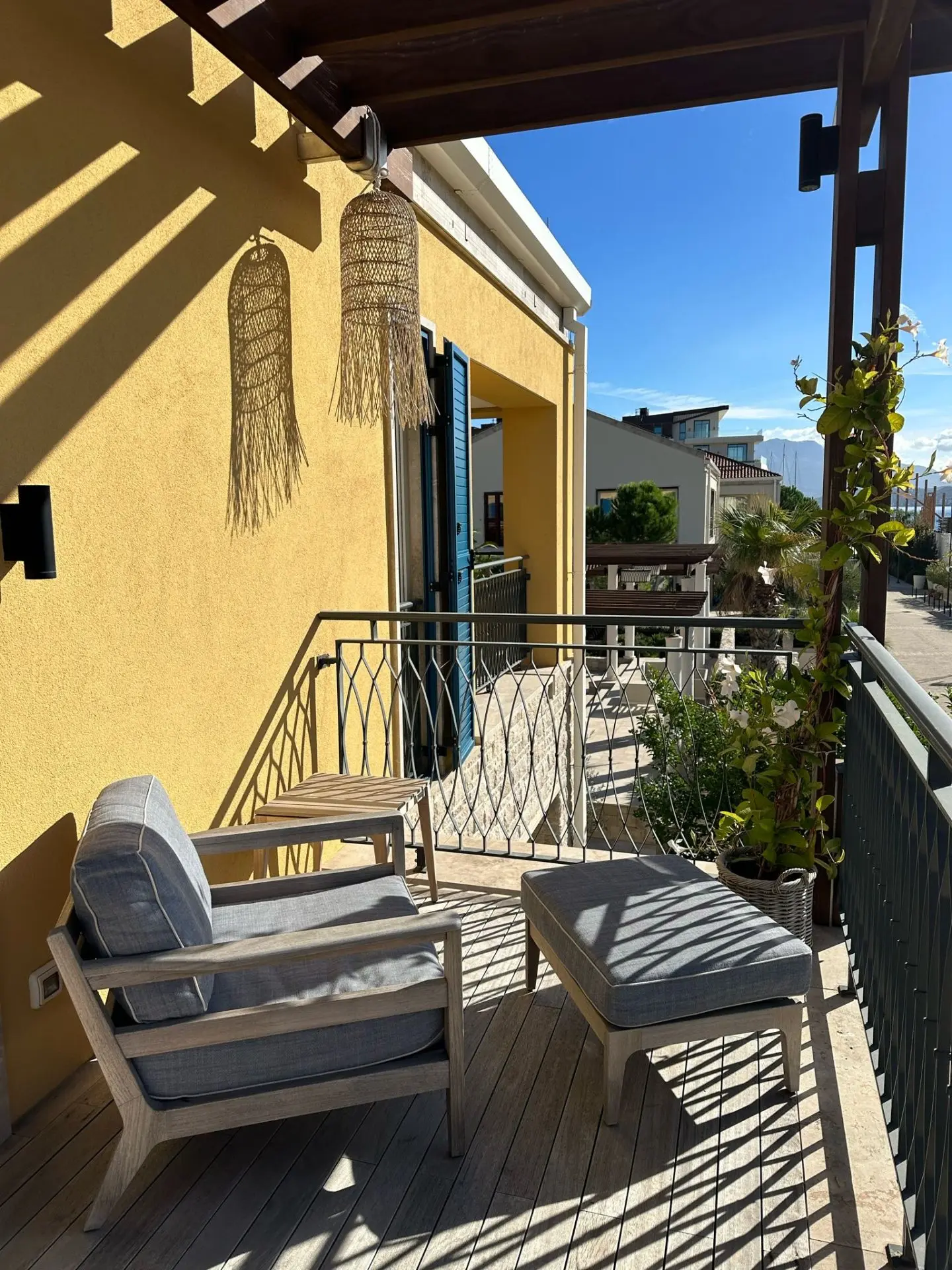 Three-Bedroom Apartment, Portonovi