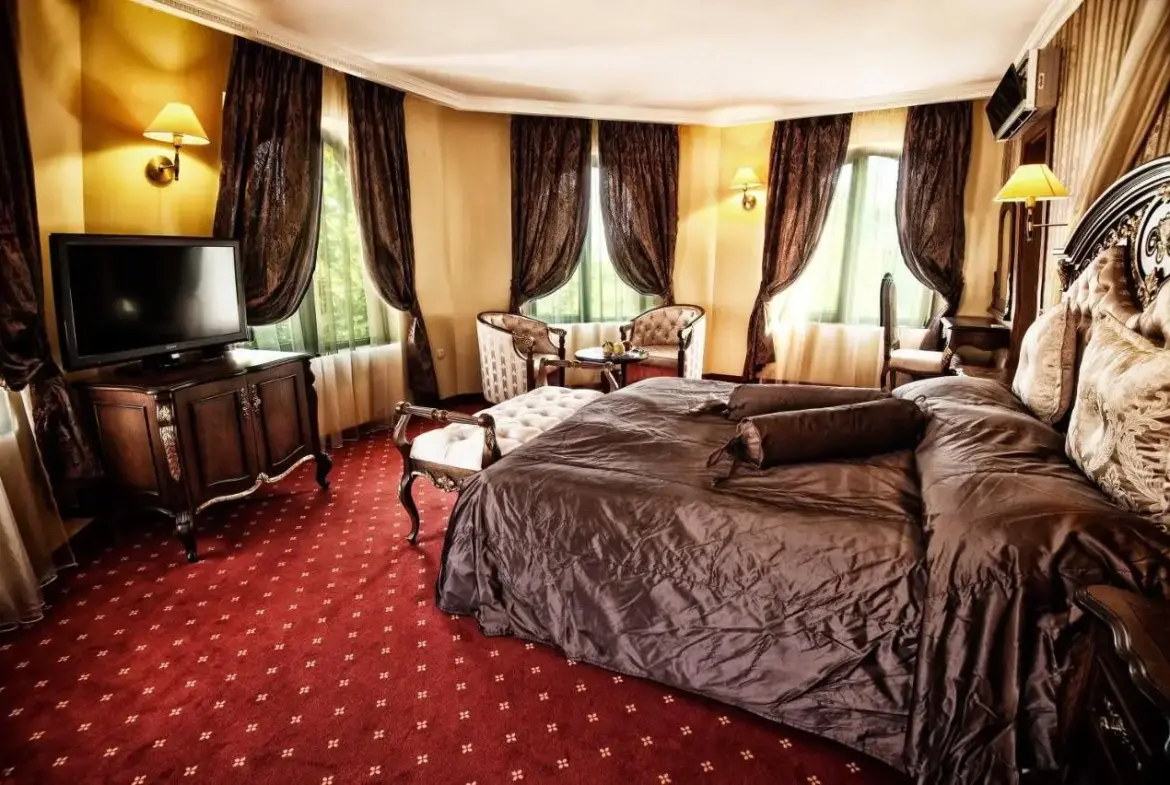 Hotel with restaurant in Hisarya for sale