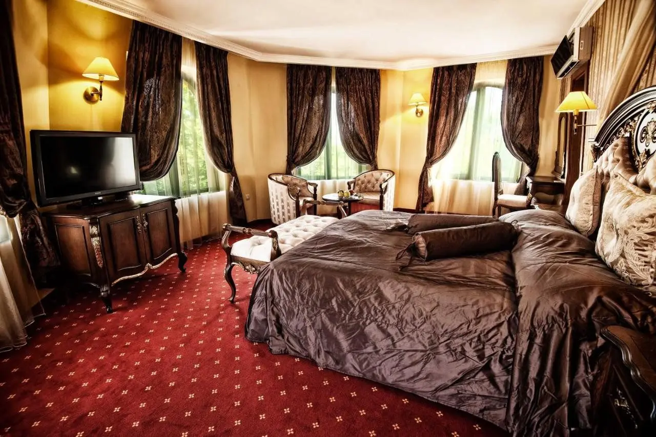 Hotel with restaurant in Hisarya for sale