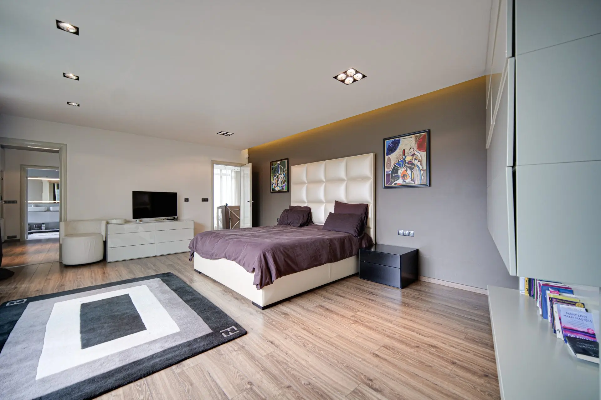 A modern detached house in an excellent location in the town of Bankya