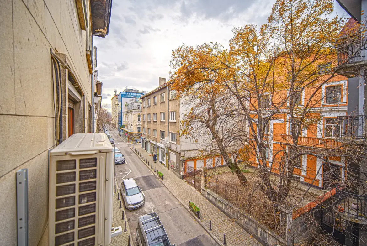 Aristocratic apartment for sale in an excellent location next to the St. Alexander Nevsky Cathedral